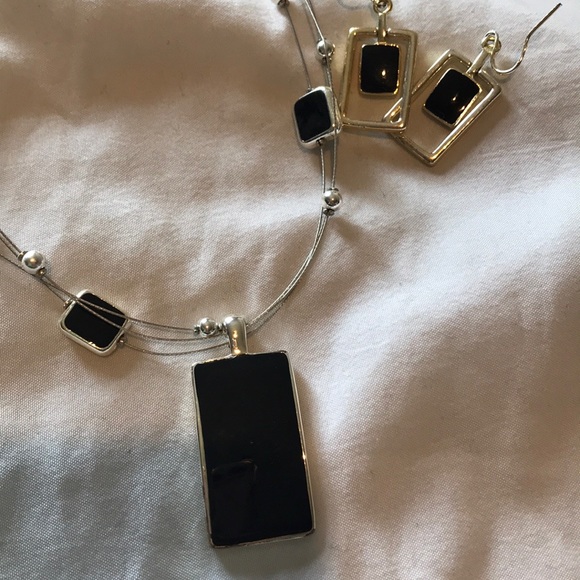 Necklace and earrings - Picture 5 of 6